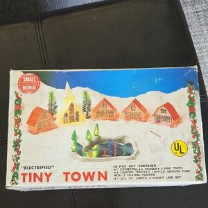 Small World Electrifuef Tiny Town Set - Multicolor